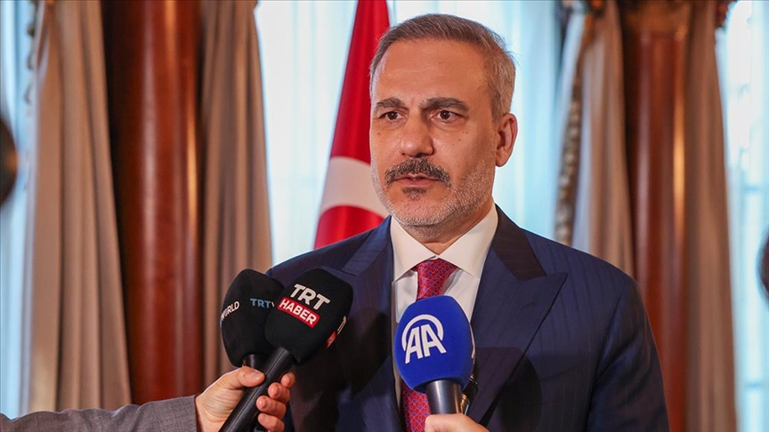 Турскиот министер за надворешни работи се придружи на состанокот меѓу Трамп и Шара во Белата куќа