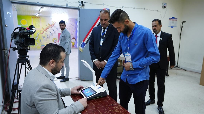 Irak'ta oy verme işlemi başladı