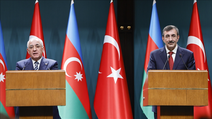 يلماز وأسادوف يبحثان هاتفيا حادث تحطم طائرة الشحن التركية