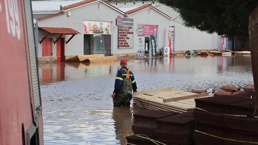 Обилни дождови предизвикаа поплави на грчкиот остров Лезбос