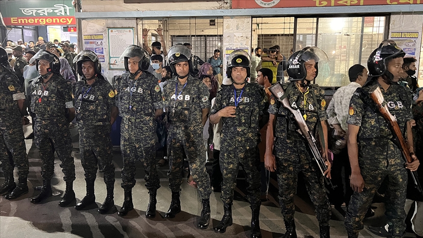 Bangladeş\'in başkenti Dakka\'da çok sayıda patlama meydana geldi