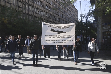 Fermerët grekë protestojnë në Athinë për shkak të vonesave të subvencioneve