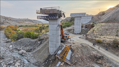 Diyarbakır'da viyadük inşaatında iskelenin çökmesi sonucu 4 işçi öldü, 1 işçi yaralandı