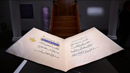 İslam sanatının mirasını yansıtan eserler, Londra'daki dünyaca ünlü müzayede evinde sergileniyor