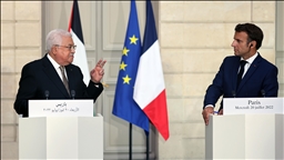 Mahmoud Abbas est arrivé à Paris avant une rencontre prévue mardi avec Emmanuel Macron