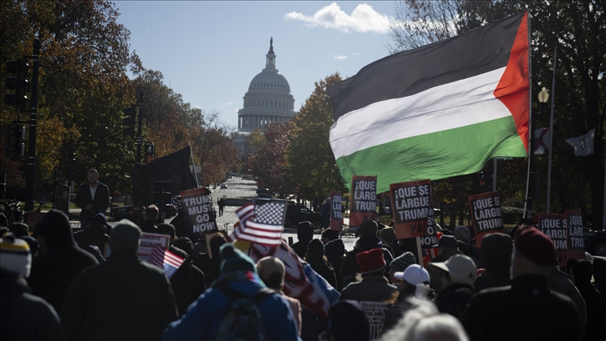 بالعلم الفلسطيني.. احتجاجات لمحاربين قدامى في واشنطن تطالب برحيل ترامب