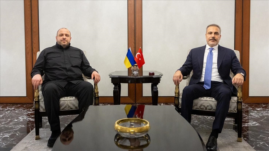 فيدان يلتقي أمين مجلس الأمن القومي والدفاع الأوكراني