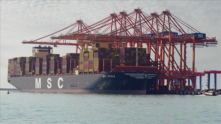 ميناء مرسين التركي يستقبل سفينة حاويات بطول 400 متر