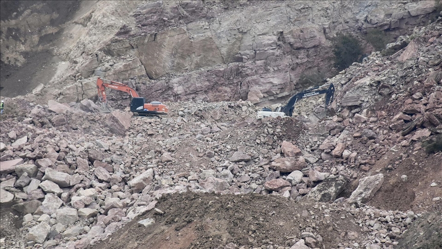 Ordu'da taş ocağı şantiyesinde göçük altında kalan işçiyi arama çalışmalarına yeniden başlandı