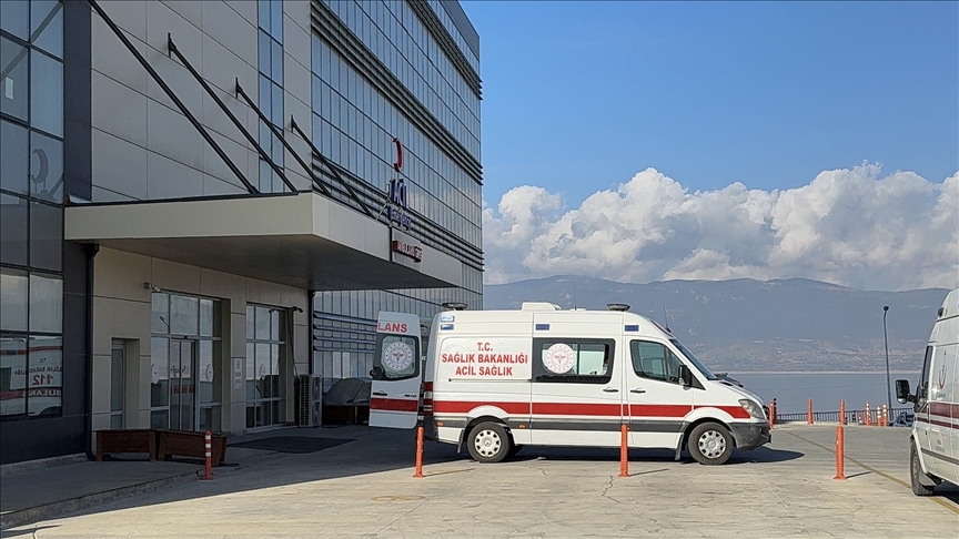 Burdur\'da sahipsiz köpeklerin saldırdığı 13 yaşındaki çocuk yaralandı