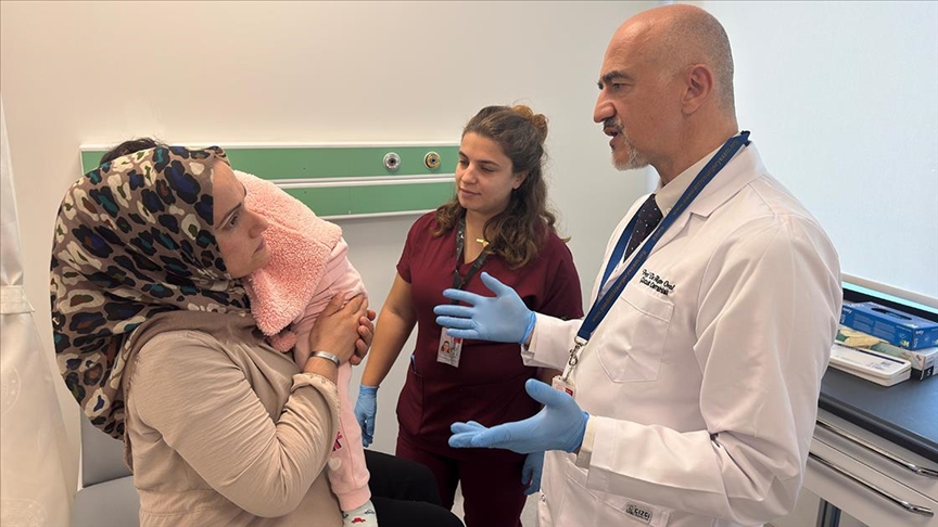 Evinde çıkan yangında vücudu yanan 2 yaşındaki Meryem, \