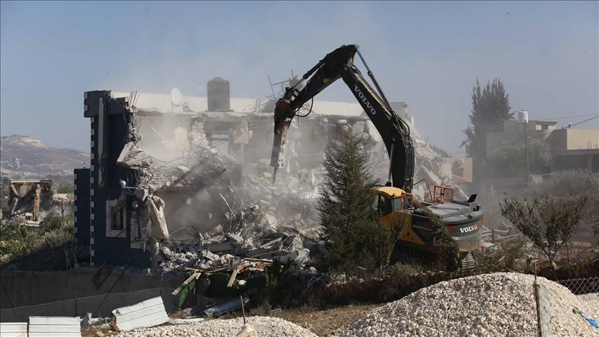 إسرائيل تهدم منازل ومنشآت فلسطينية جنوب الضفة الغربية