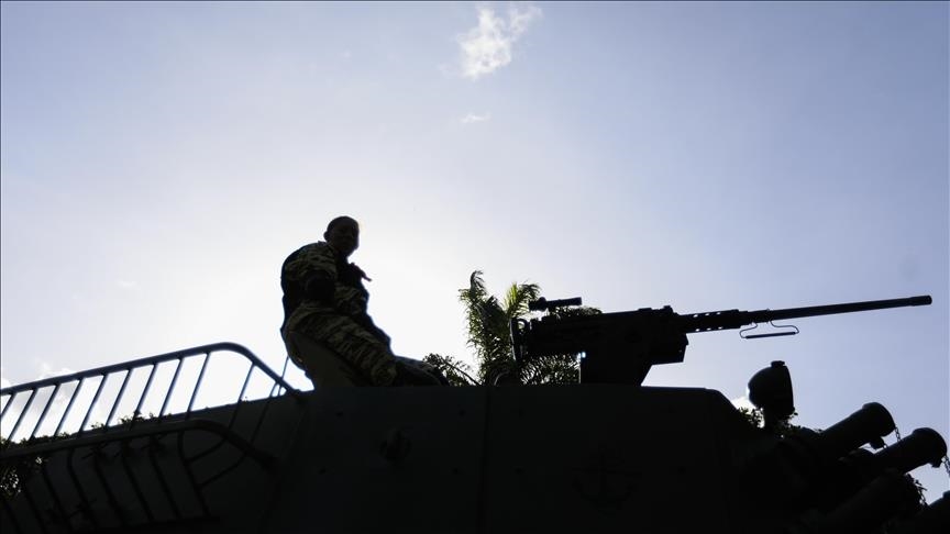 Le Venezuela déploie l’armée alors qu’un porte-avions américain entre dans les Caraïbes