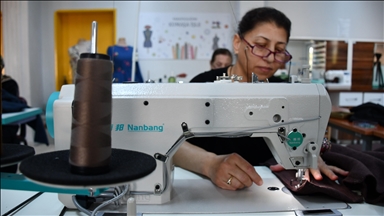 Bilecik'te kadınlar kendileri için oluşturulan dikiş atölyesiyle gelir elde ediyor