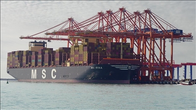 ميناء مرسين التركي يستقبل سفينة حاويات بطول 400 متر