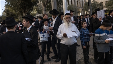 Dhjetëra hebrenj ultra-ortodoksë protestojnë kundër shërbimit ushtarak në Izrael