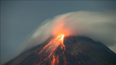 Continents peel from below, fueling long-lasting oceanic volcanoes: Study