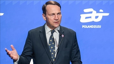 Sikorski: "Plutôt manger de l’herbe que redevenir une colonie russe"