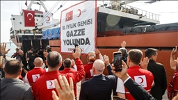 Türk Kızılayın Gazze için hazırladığı 18. "İyilik Gemisi" Mersin Limanı'ndan uğurlandı