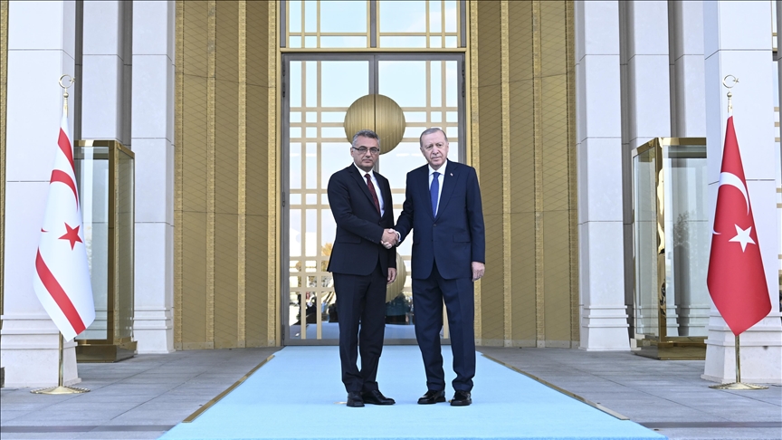 أردوغان يستقبل رئيس جمهورية شمال قبرص التركية 