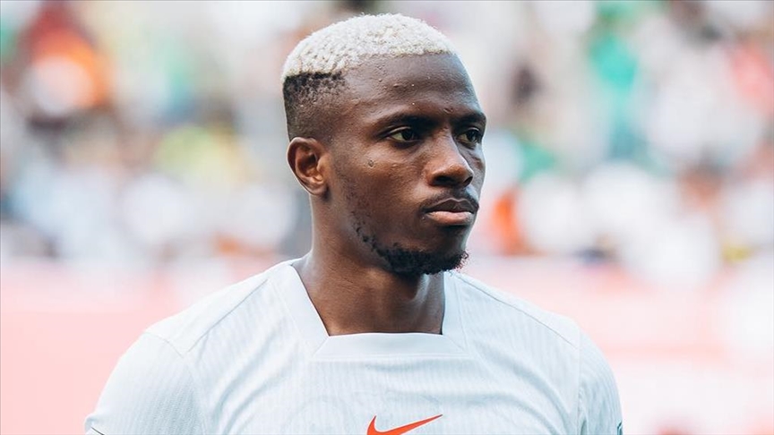 قدم.. فيكتور أوسيمين يقود نيجيريا للفوز على الغابون برباعية