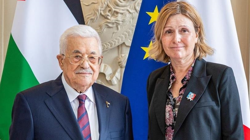 France : Yaël Braun-Pivet évoque son identité juive après sa rencontre avec Mahmoud Abbas, suscitant des critiques