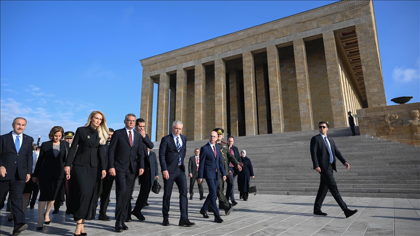 KKTC Cumhurbaşkanı Erhürman, Anıtkabir'i ziyaret etti