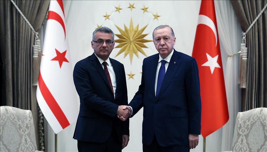 Le président turc Erdogan accueille le nouveau président élu de la RTCN à Ankara