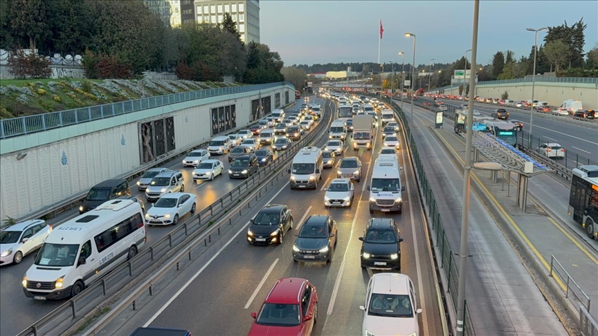 İstanbul\'da akşam saatlerinde trafik yoğunluğu yüzde 89\'a çıktı