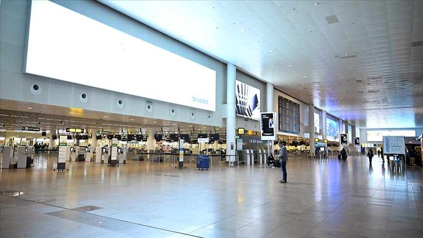 Brüksel\'de dron olduğu düşünülen cismin tespitinin ardından havalimanında uçuşlar durduruldu