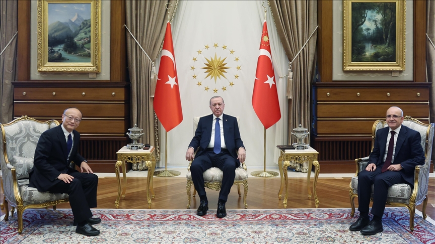 أردوغان يلتقي رئيس بنك التنمية الآسيوي في أنقرة