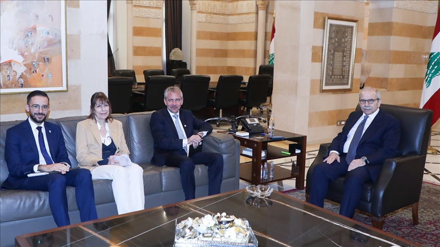 سلام يبحث مع الصليب الأحمر قضية الأسرى اللبنانيين في إسرائيل