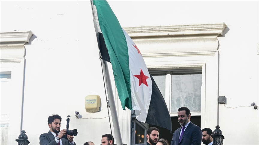 Le drapeau syrien à nouveau hissé à l’ambassade de Londres après 12 ans de fermeture