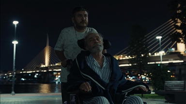 Haluk Bilginer ve Feyyaz Yiğit'i buluşturan "Soyut Dışavurumcu Bir Dostluğun Anatomisi Veyahut Yan Yana" vizyona giriyor