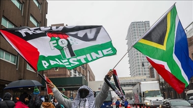 Un avion transportant des réfugiés palestiniens atterrit en Afrique du Sud, le dédouanement est retardé