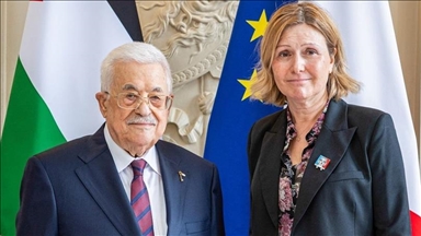 France : Yaël Braun-Pivet évoque son identité juive après sa rencontre avec Mahmoud Abbas, suscitant des critiques