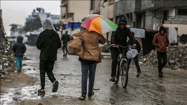 بلدية خان يونس: 900 ألف نازح مهددون بالغرق مع اقتراب منخفض جوي خطير