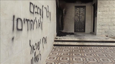 Израильские поселенцы осквернили и подожгли мечеть на Западном берегу