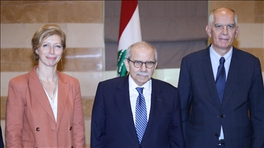 رئيس حكومة لبنان: يجب وقف تصعيد إسرائيل المهدد للاستقرار الإقليمي