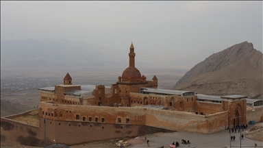 Ağrı'daki İshak Paşa Sarayı'nda ara tatil yoğunluğu yaşanıyor