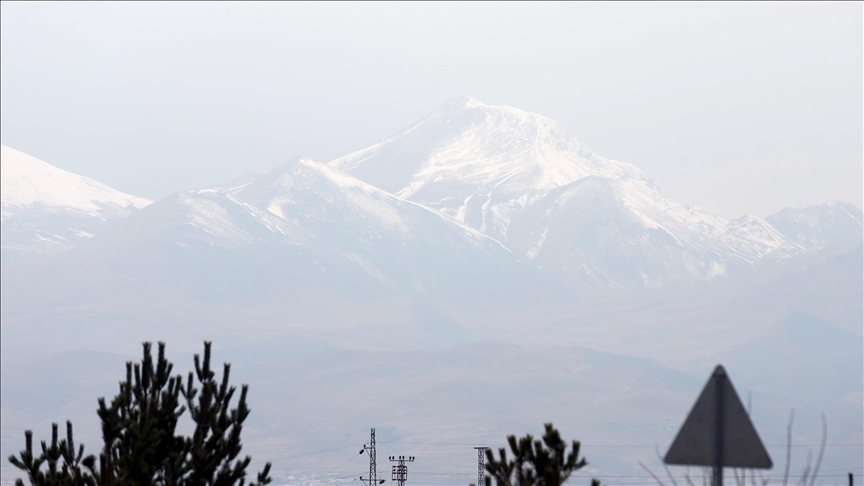 Li Erdexanê li deverên bilind berf barî