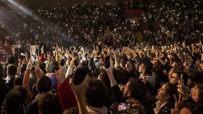 AC/DC concert shakes up Australian city, literally