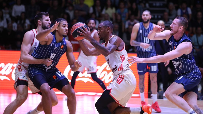 Anadolu Efes, Bayern Münih'i 74-72 yenerek Avrupa Ligi'nde 4. galibiyetini aldı