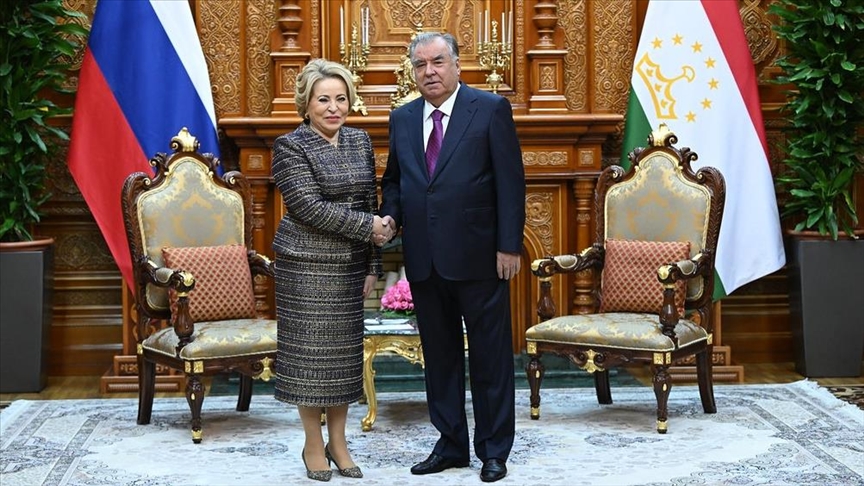 Президент Таджикистана заявил о необходимости укрепить парламентское сотрудничество с РФ