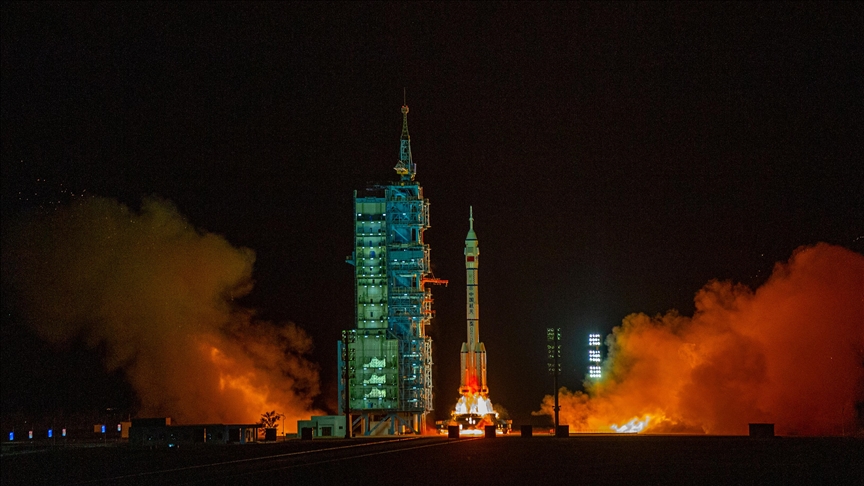 Çin, mekik hasarı nedeniyle Dünya'ya dönemeyen taykonotları diğer personel mekiğiyle getiriyor
