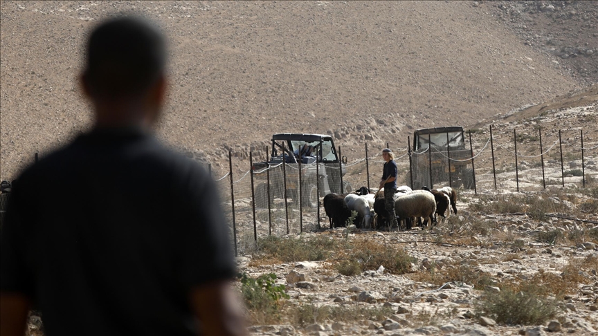 يسيجونها لدرء المستوطنين.. قرية "المفقرة" بسجن اختياري (تقرير)