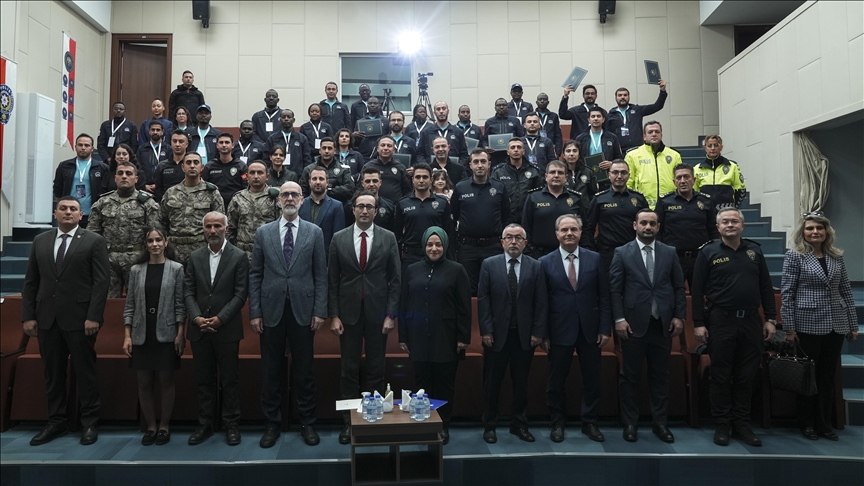 Ankara  përfundon trajnimi për gazetarinë e luftës organizuar nga Anadolu