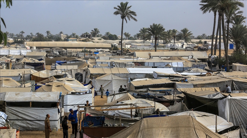 الخيام المهترئة في غزة تنهار تحت أول منخفض جوي (تقرير إخباري)