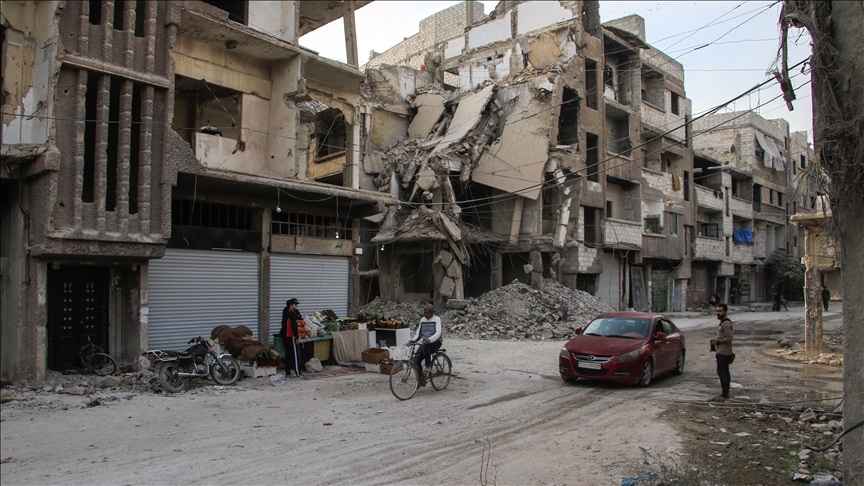 Savaşın yıktığı Şam'daki Yermük Kampı’nda, binlerce ailenin geri dönüşüyle hayat yeniden filizleniyor