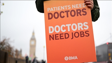 Britani, mjekët rezidentë në grevë me kërkesën për rritje të pagave